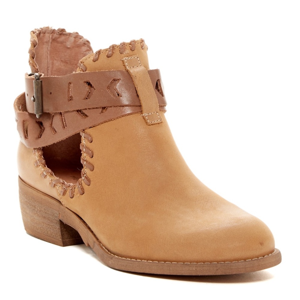 Musse & Cloud / NWT Leather Buckle Aina Bootie